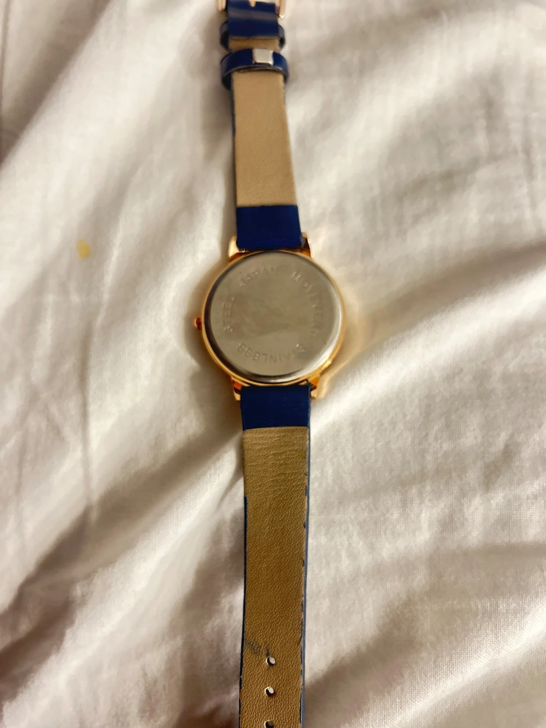 Blå klocka med guldfärgad boett - 2