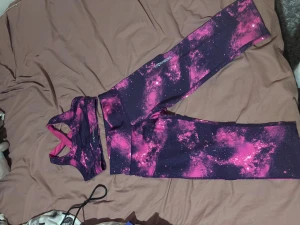 Tränings set med långa shorts  - Väldigt fint set till träning! 