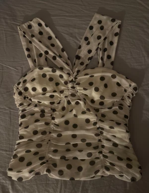 Prickig topp! - Superfin prick fest topp, endast använd en gång!😍