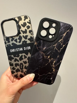 Mobil skal till iPhone 14 Pro Max  - Aldrig använda! Båda två för 30kr! 