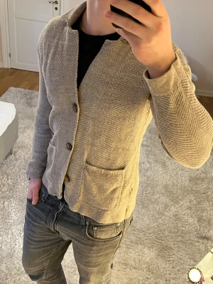 Stilren cardigan från Mango  - Cardigan | Mycket bra skick | Size - S | Pris 449 | Hör av dig vid minsta fråga eller fundering📩