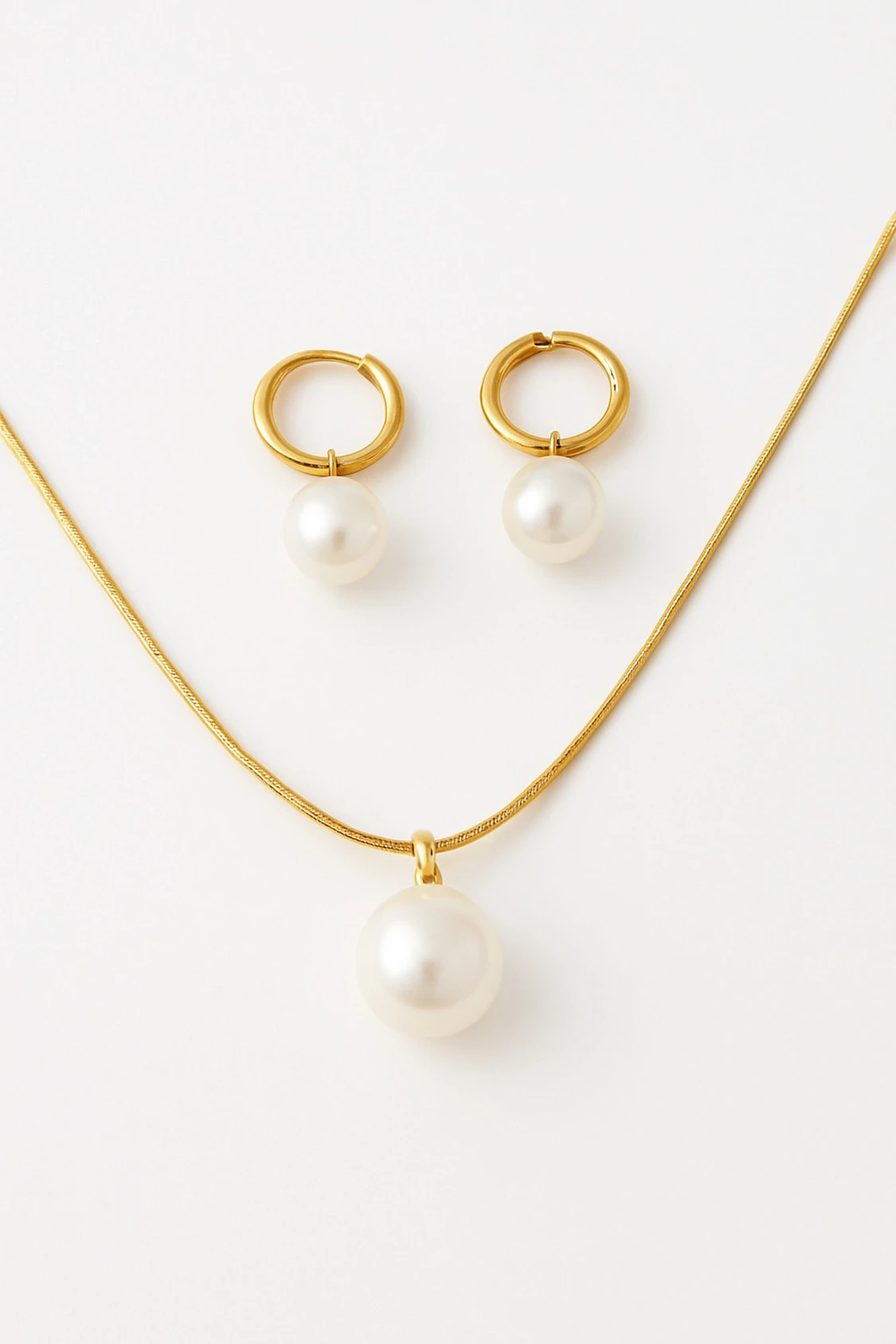 Guldigt smyckeset med pärlor - 1