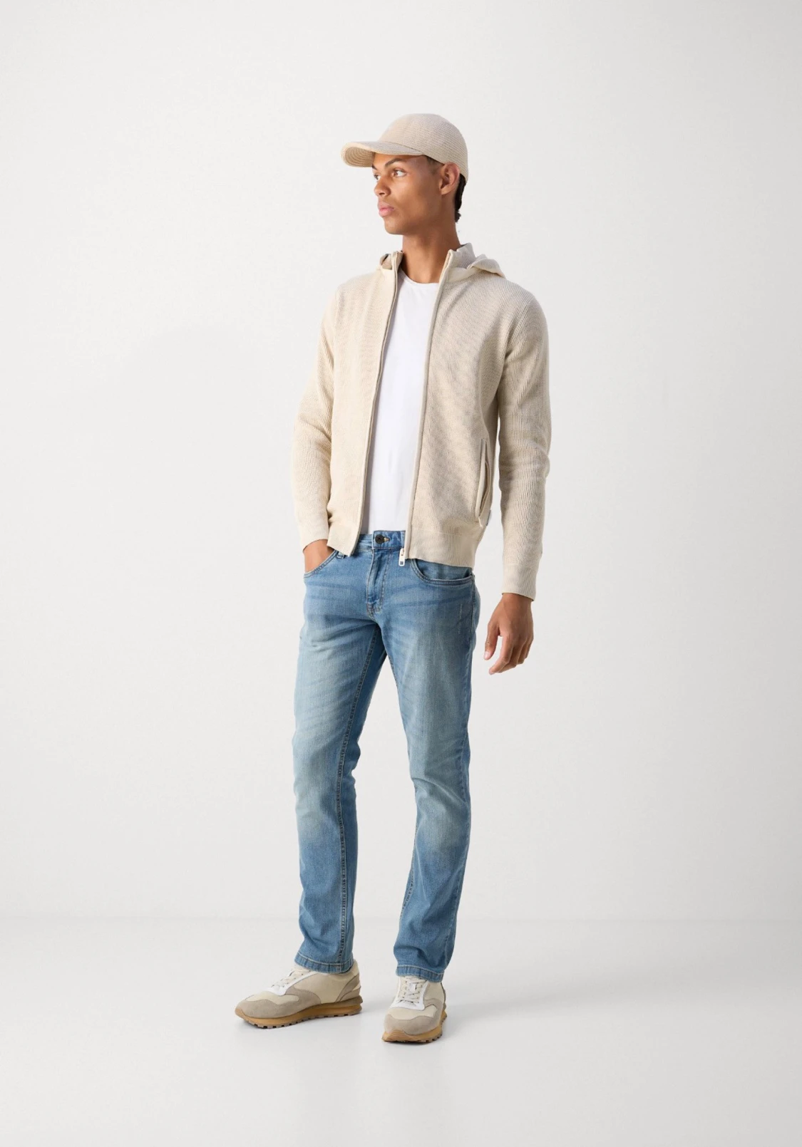 Beige stickad cardigan med huva - 1