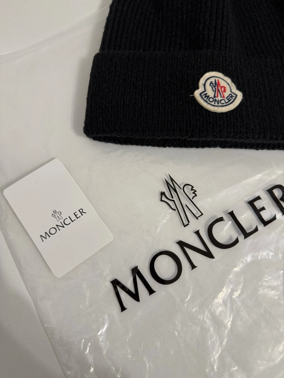 Svart Moncler mössa i ull - 1