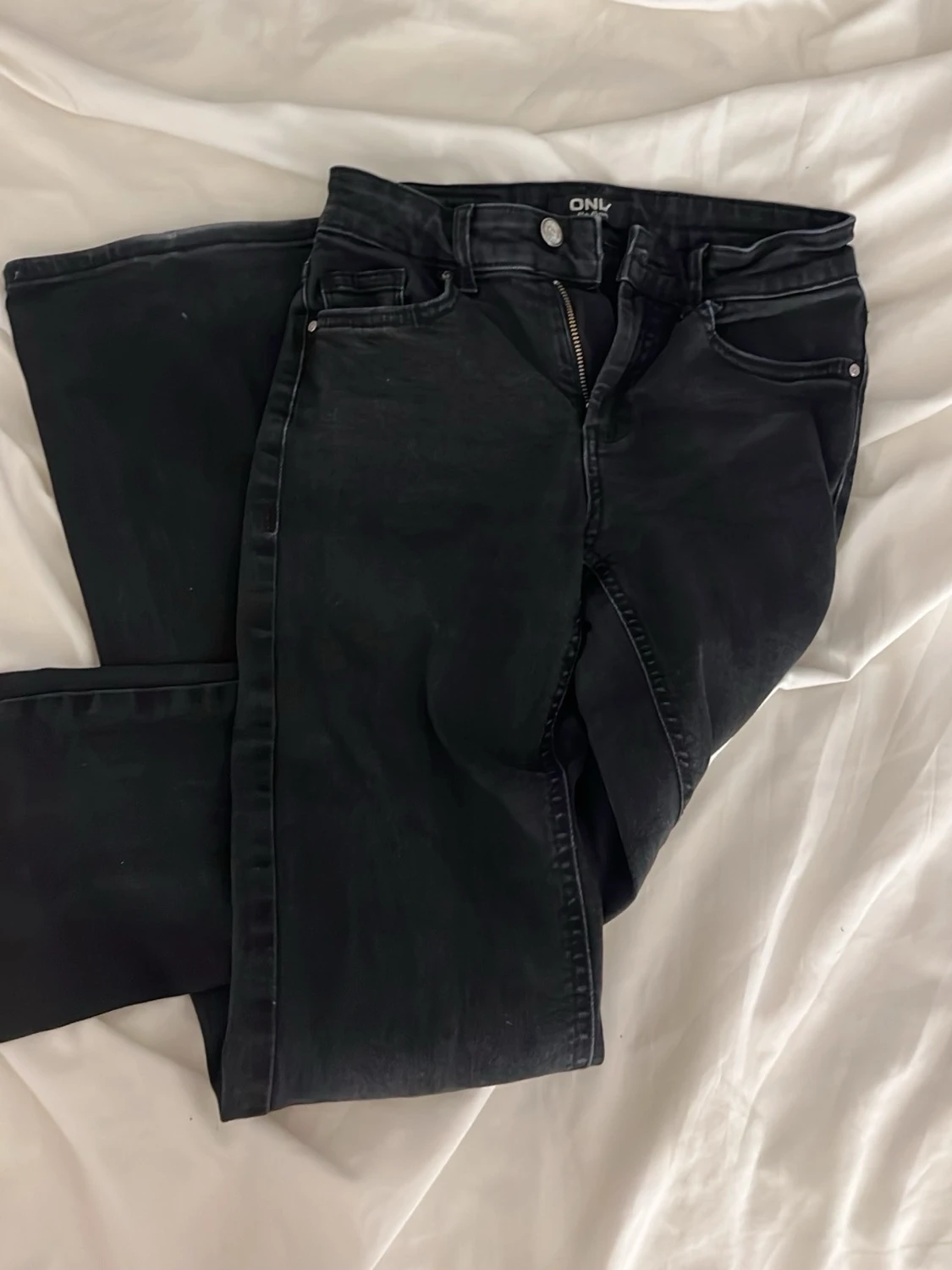 Svarta bootcut jeans från ONLY