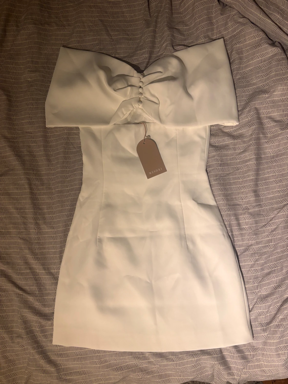 Vit miniklänning med rosett - 3