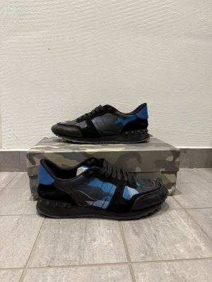 Valentino rockrunner - Rockrunners som är riktigt feta men är dock inte 100 på att dem är äkta där av priset