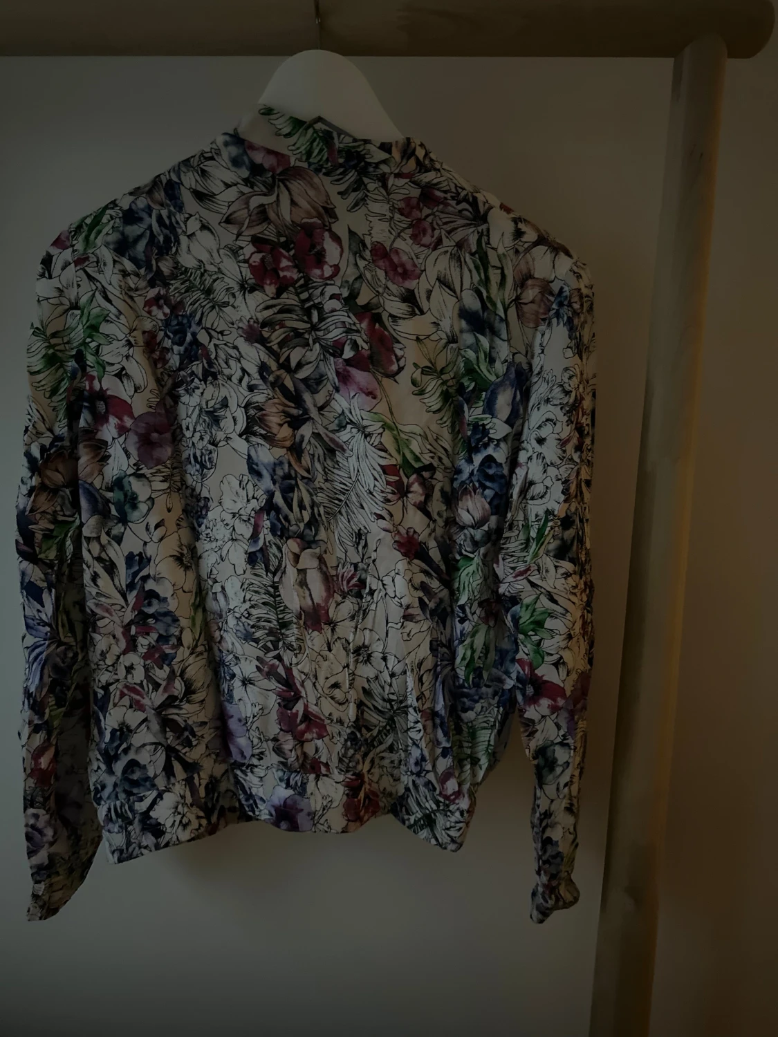 Blommig bomberjacka från H&M, strl 36 - 2