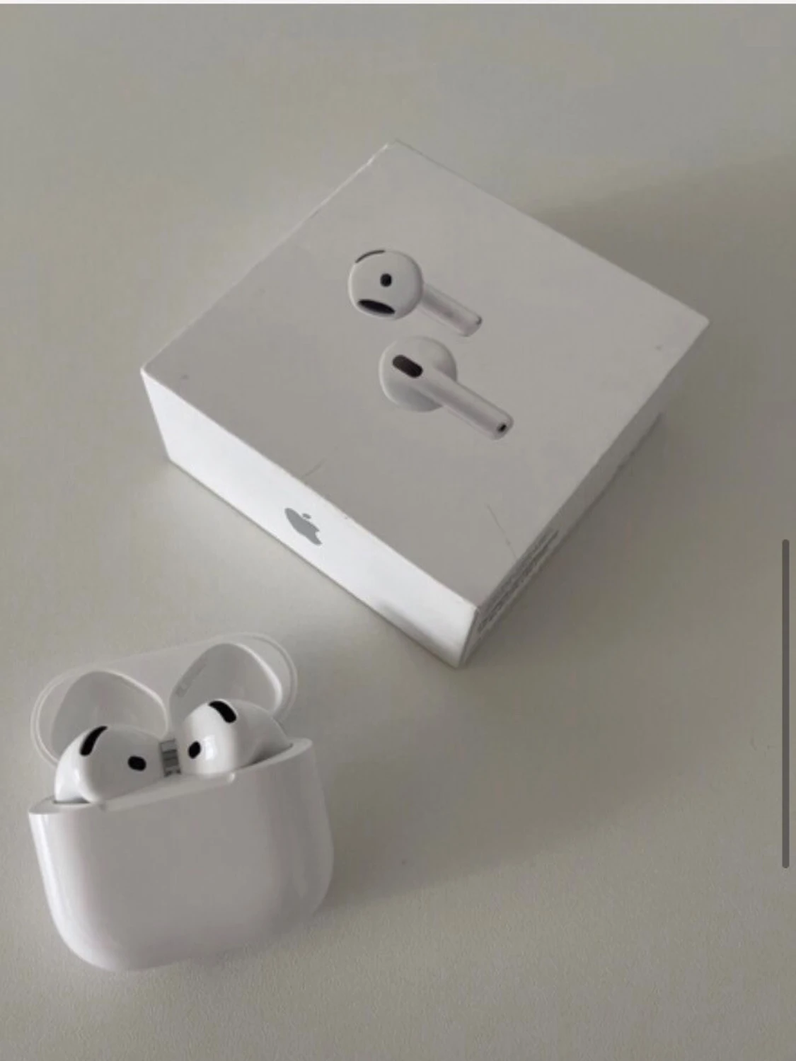 AirPods 4 - 1