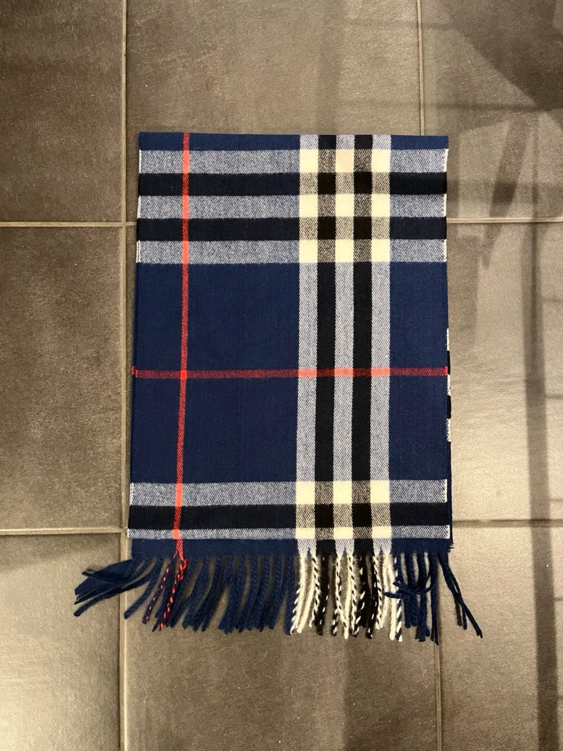 Burberry halsduk Blå med vit, röd och svart rutig design - 1