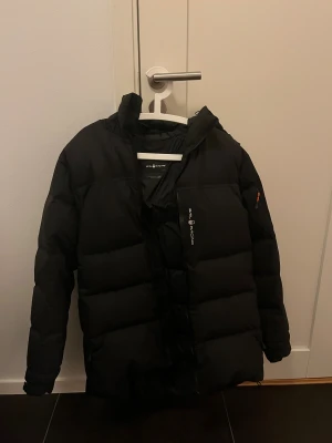 Sail Racing vinterjacka - Sail Racing jacka i mycket bra skick. Storlek L. Använd en säsong.