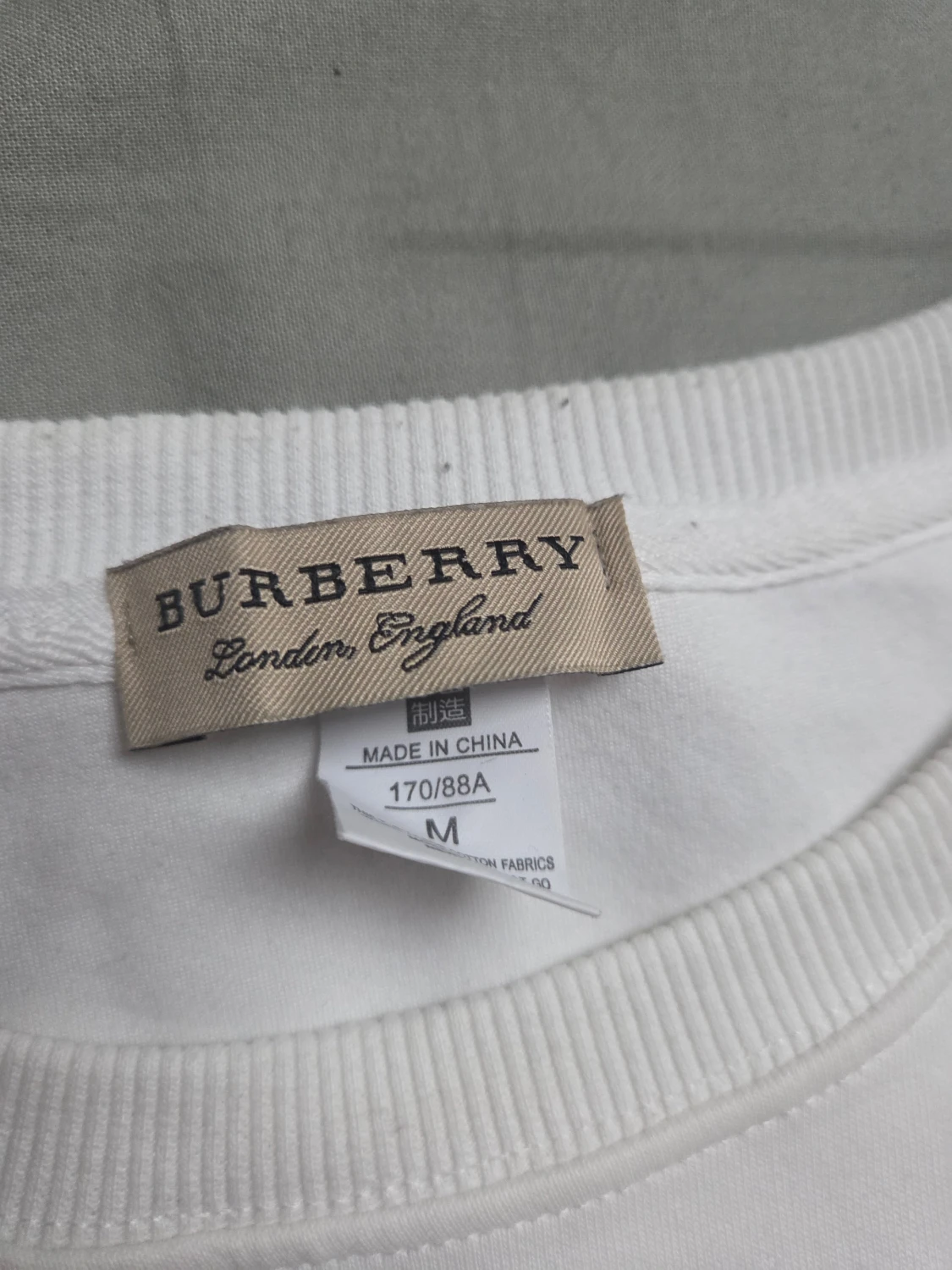 Vit sweatshirt från Burberry med nalletryck - 1