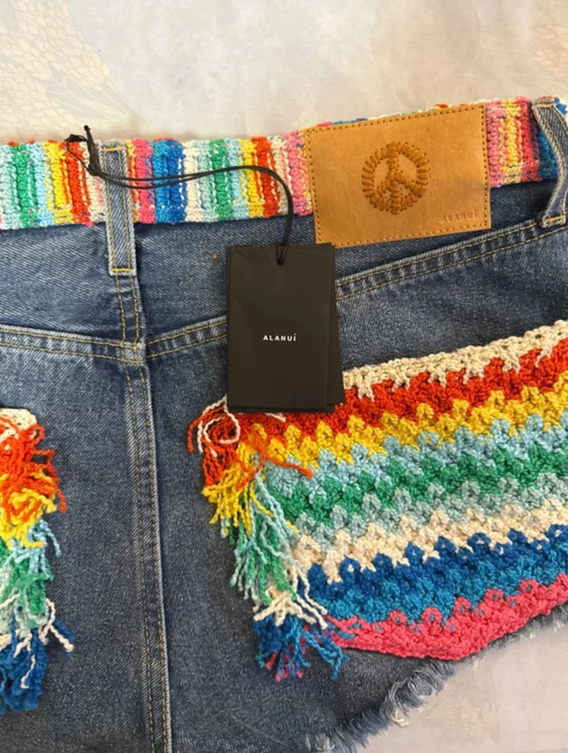 Alanui denimshorts med regnbågsdetaljer - 3