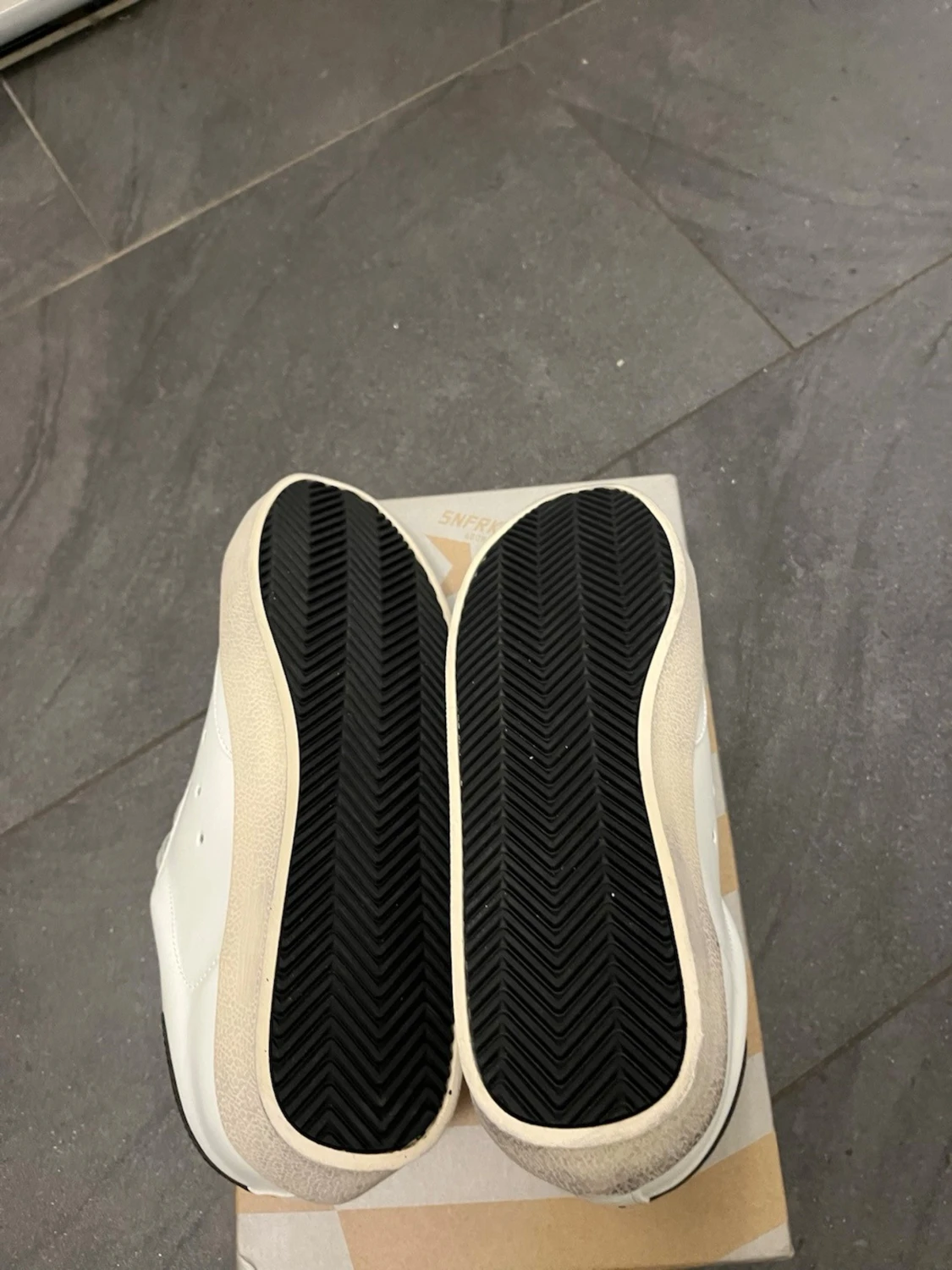 Golden Goose vita sneakers med glitterstjärna - 2