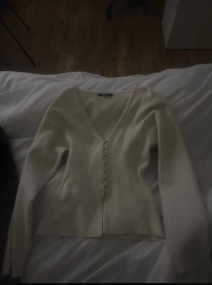 Beige blus - En beige blus från Gina Tricot. 