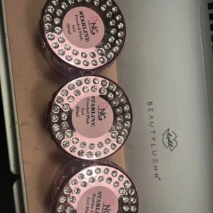 Gelé  - 3 stycket geléer från nagelgiganten, ena ca 20% kvar, de andra 95% kvar