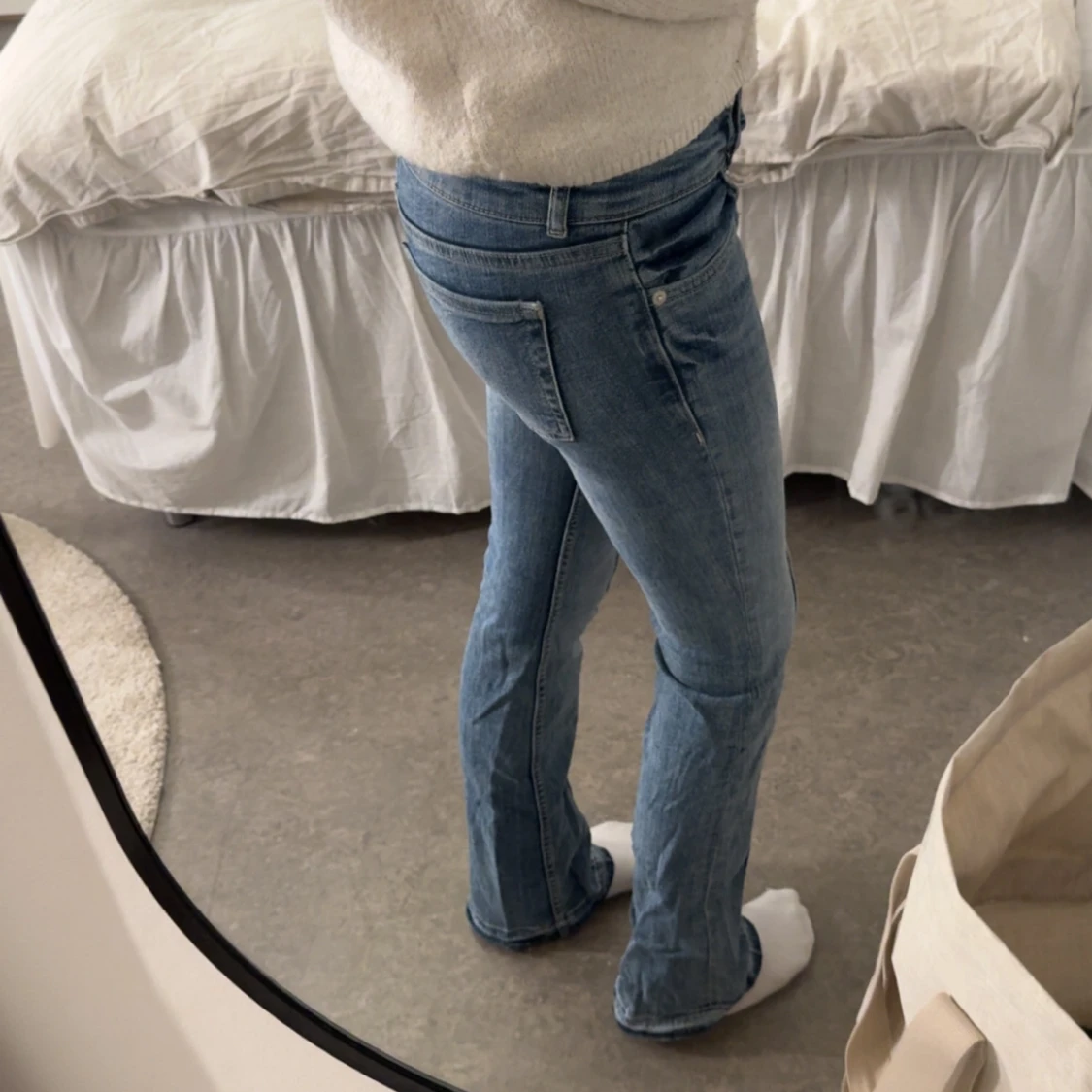Blå bootcut jeans från Bershka - 1