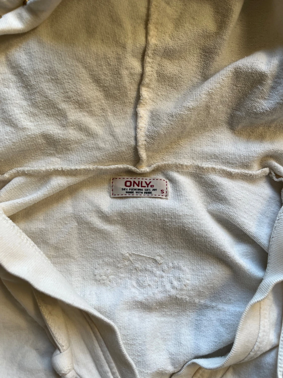 Vit hoodie med paljetter från ONLY - 3