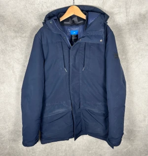 J.Lindeberg Jacka | M - J.Lindeberg Vinterjacka | Bra skick | Storlek M | Modellen är 185 och väger 65kg | INGA BYTEN | Fraktar spårbart eller möts upp i Täby
