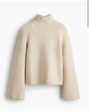 Stickad tröja  - Superfin stickad tröja från hm som är helt ny med prislapp och allt!🥰