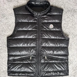 Moncler gui väst  - Moncler gui väst ✅ Size 2 fits M/S, 166-181 ~✅ skickas samma dag som köp ✅