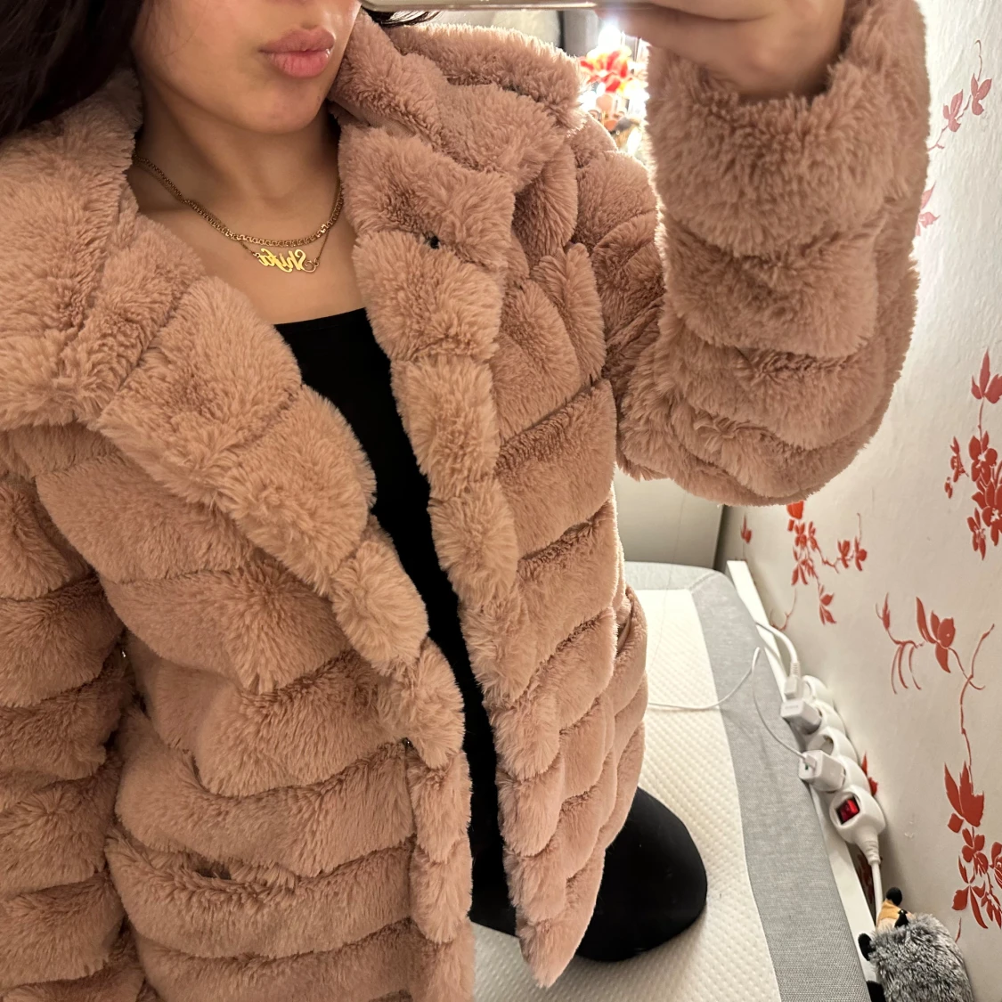 Rosa fluffig pälsjacka - 1