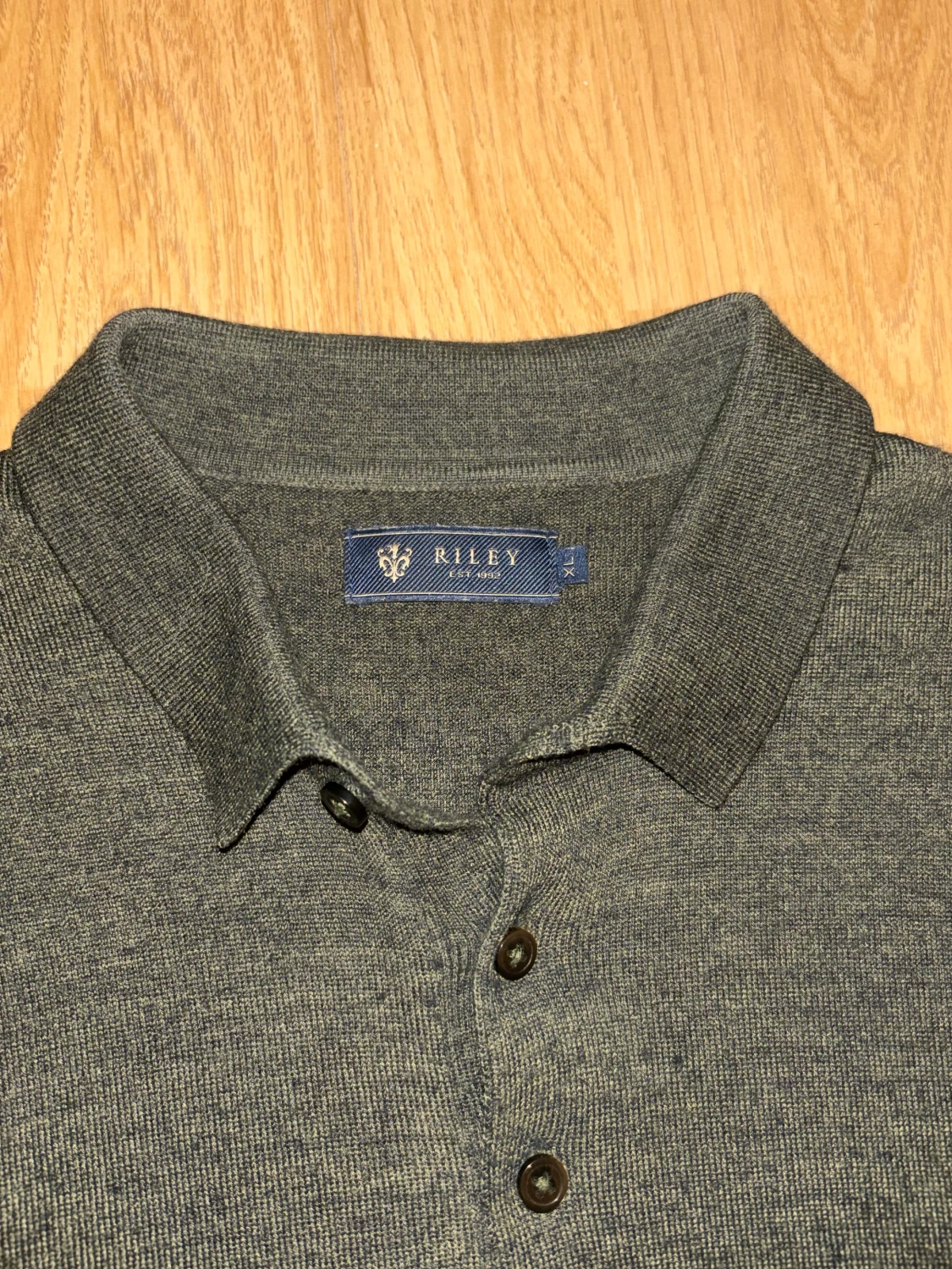 Grön stickad pikétröja från Riley