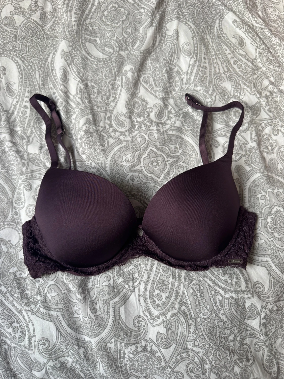 Mörklila push-up bh från Lindex 