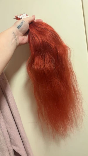 Rött Äkta Tejphår 50cm - Rött äkta tejphår 50cm 20st slingor! Färdigtejpade så bara sätta i det! ❤️