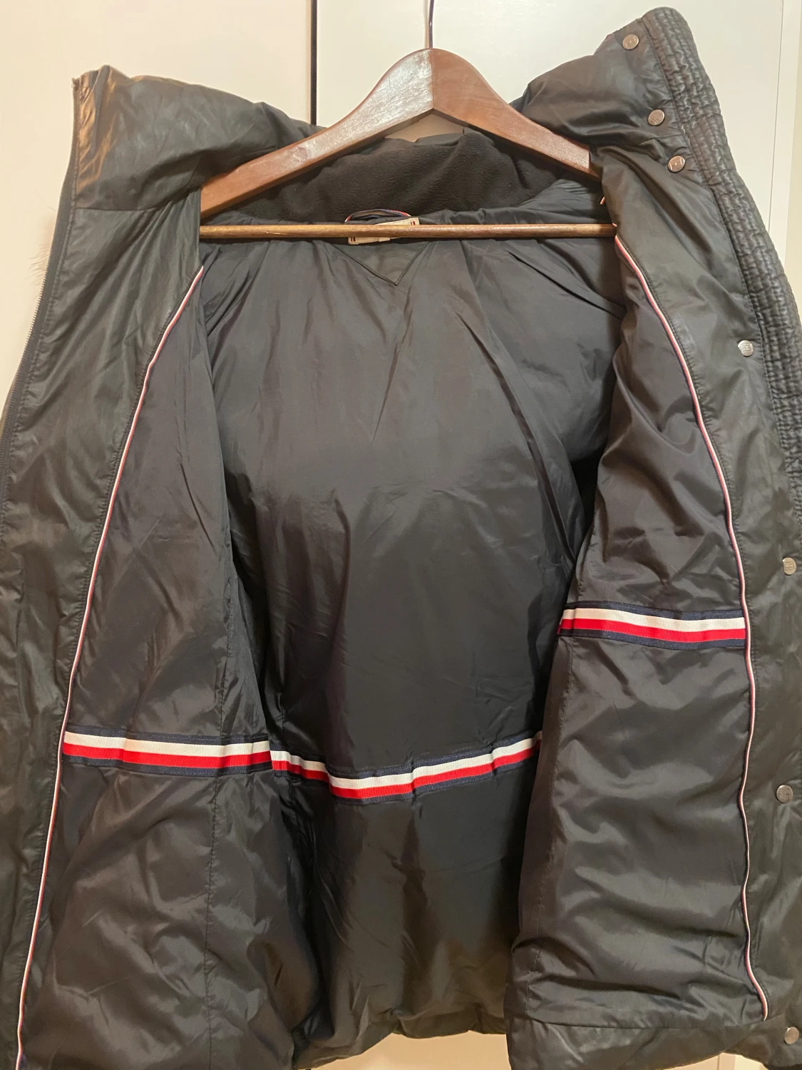 Svart dunjacka med päls från Tommy Hilfiger - 3