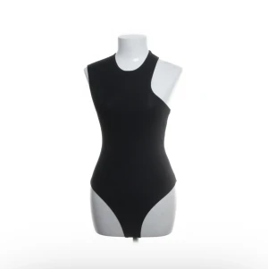 Svart oneshoulder body Zara - Jätte snygg body från Zara. Som ny! 