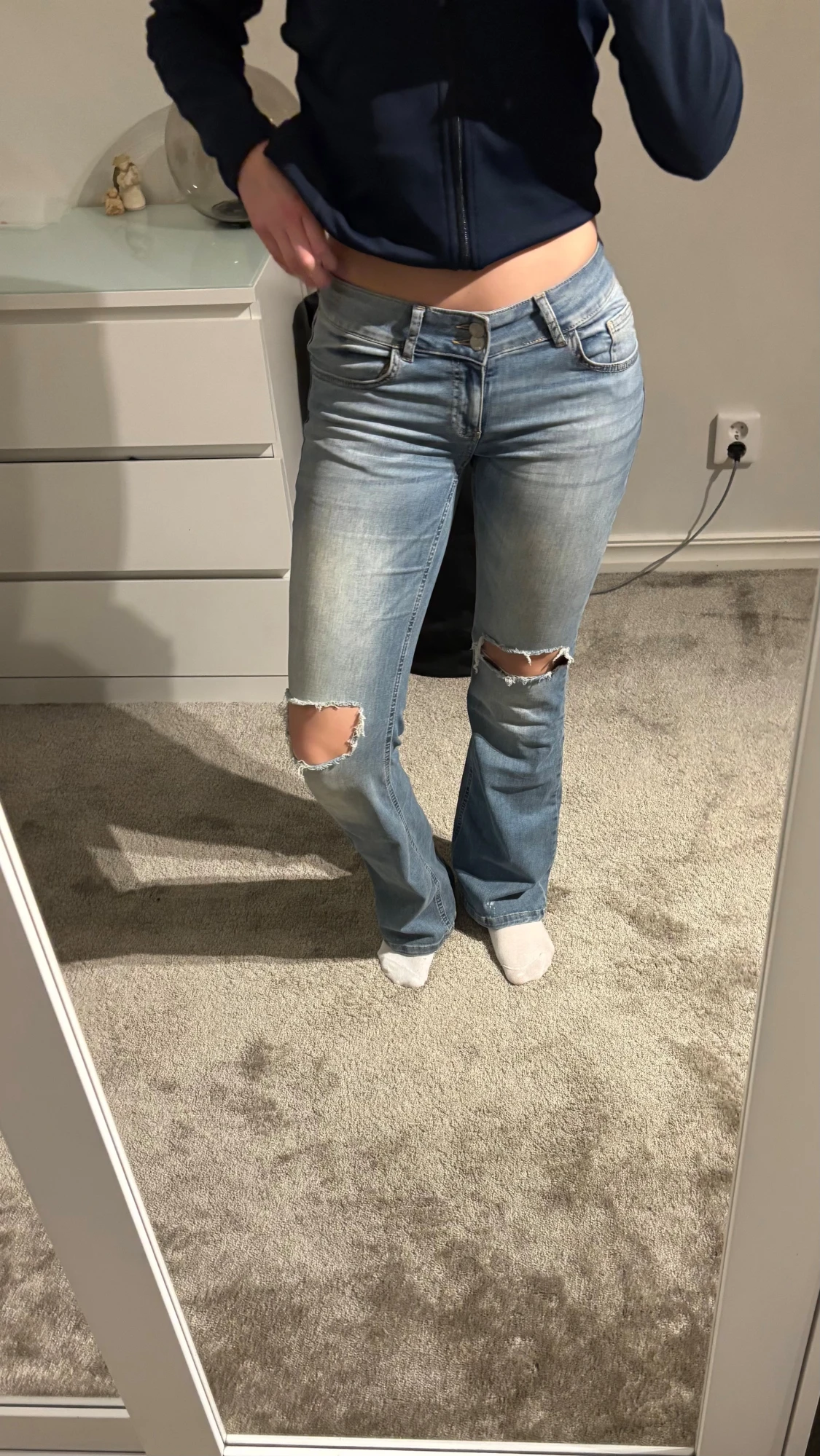 Ljusblå bootcut jeans med slitningar från Nelly - 1