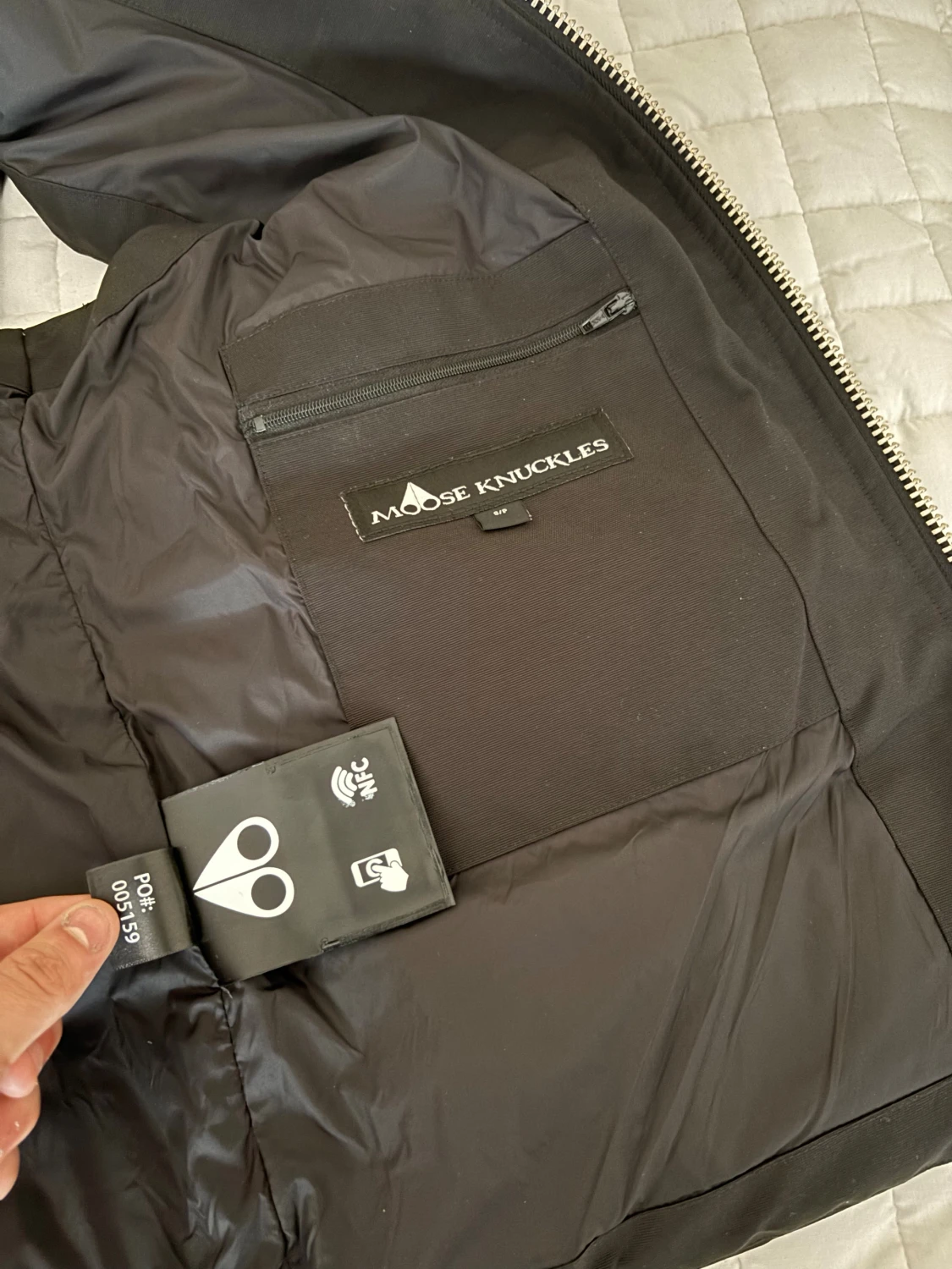 Svart dunväst från Moose Knuckles - 1