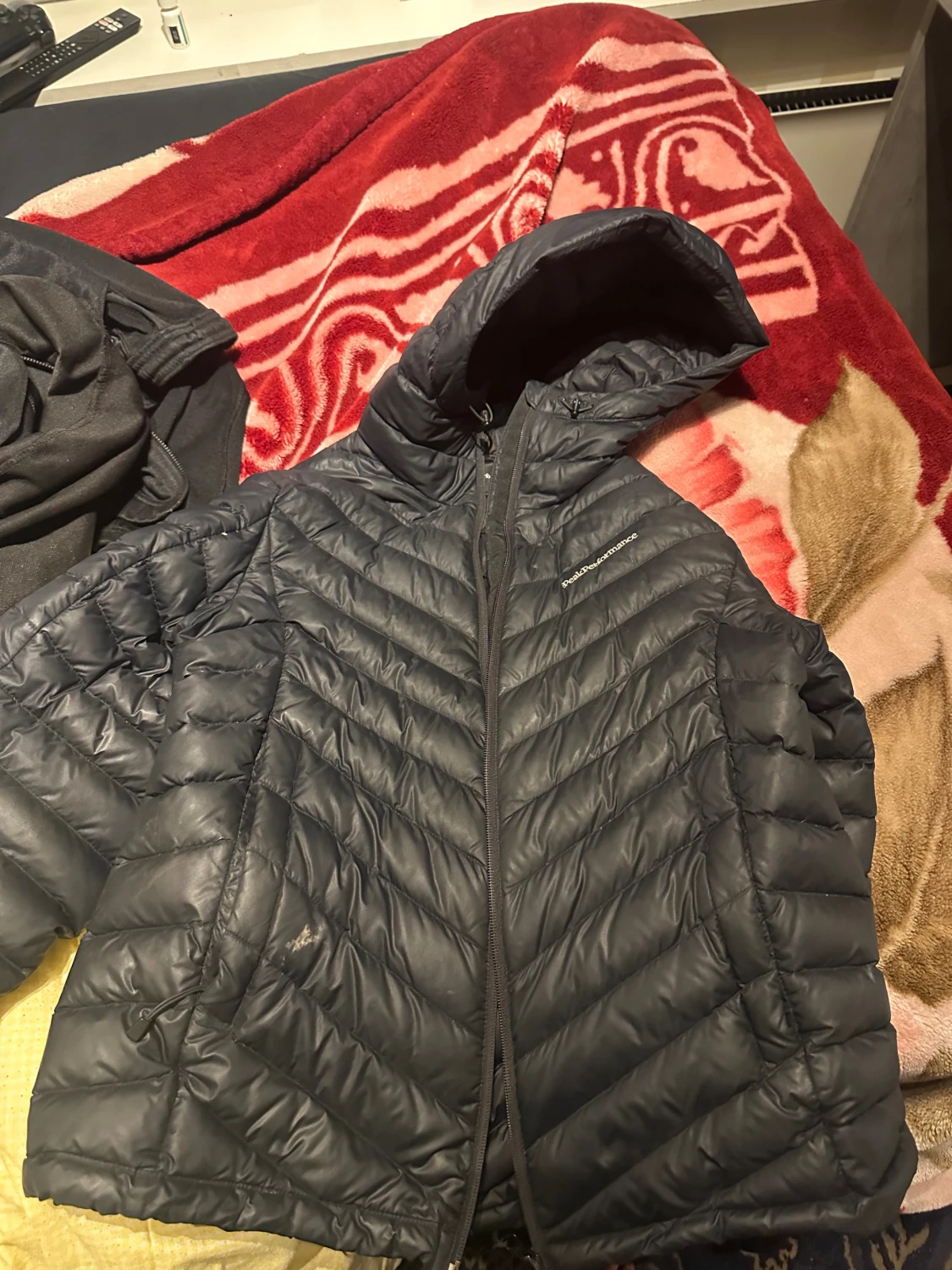 Svart dunjacka med huva från Peak Performance - 2