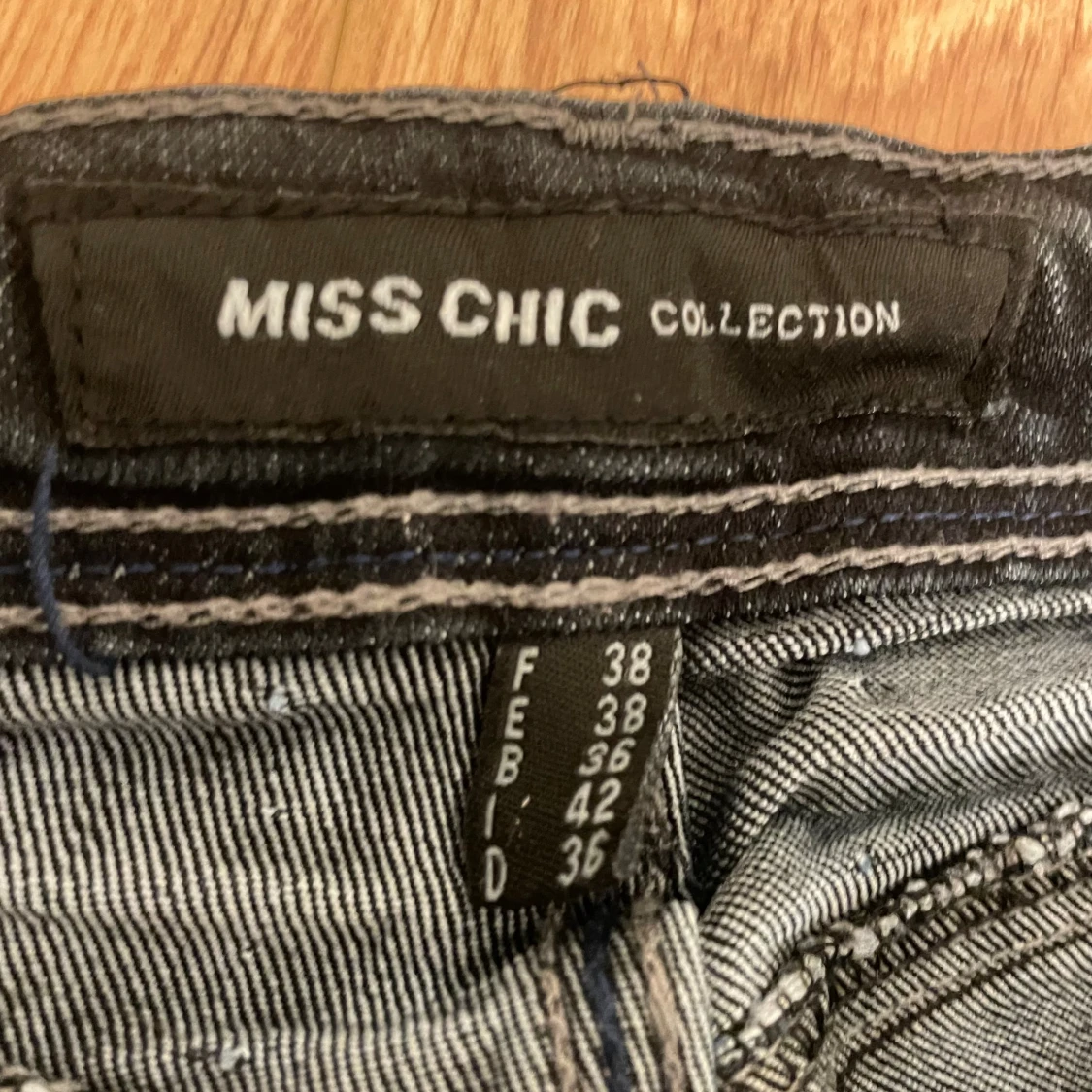 Svarta Miss Chic jeans, storlek 38 - 3
