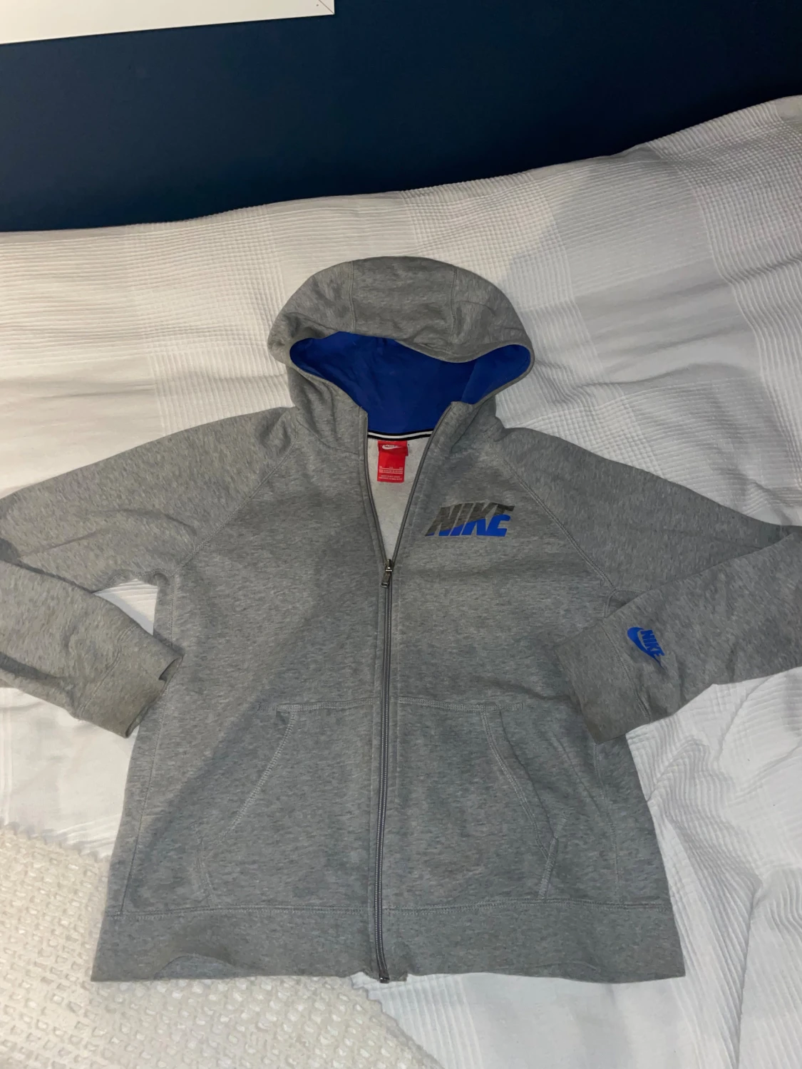 Grå zip up hoodie från Nike