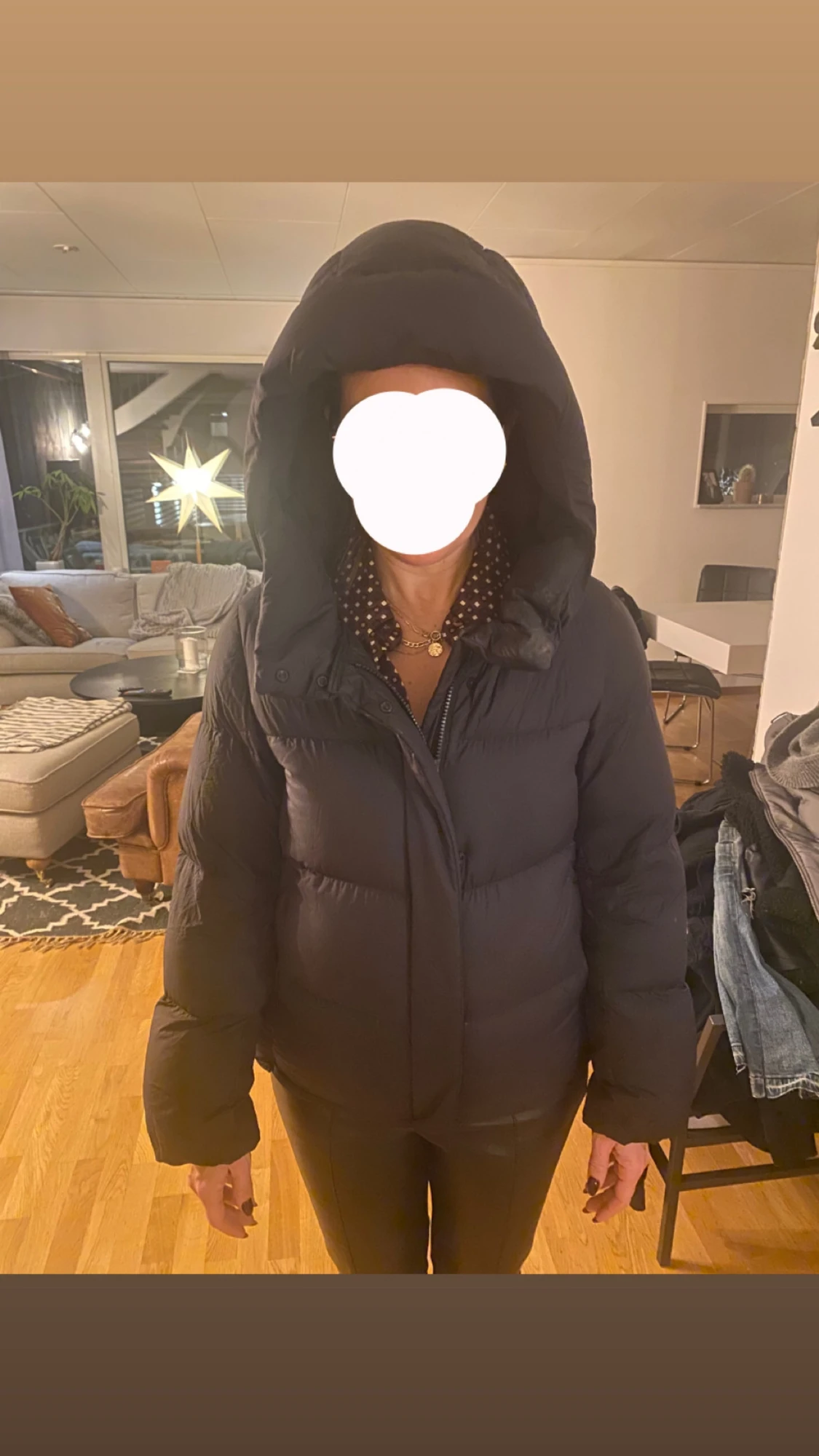 Svart pufferjacka med huva - 3