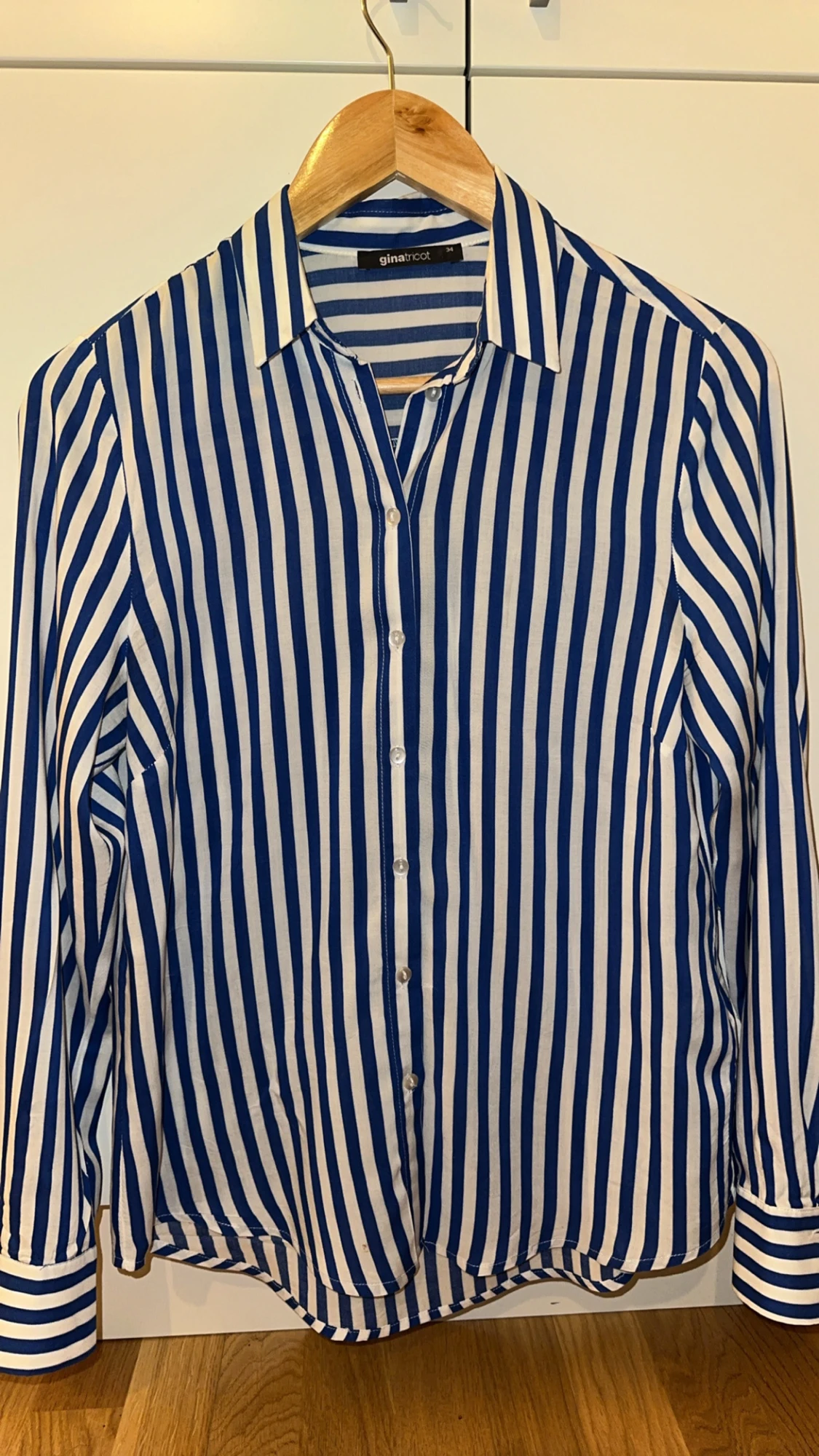 Blåvit randig skjorta Gina Tricot