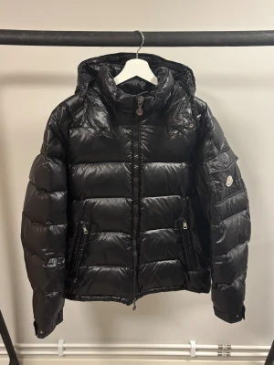 Moncler Maya - Moncler Maya | Skick 9/10 sjukt bra! | inga defekter | Passar M/L | Nypris ca 14000kr | Mitt pris 6999kr! | Postas eller möts upp i Gävle! 