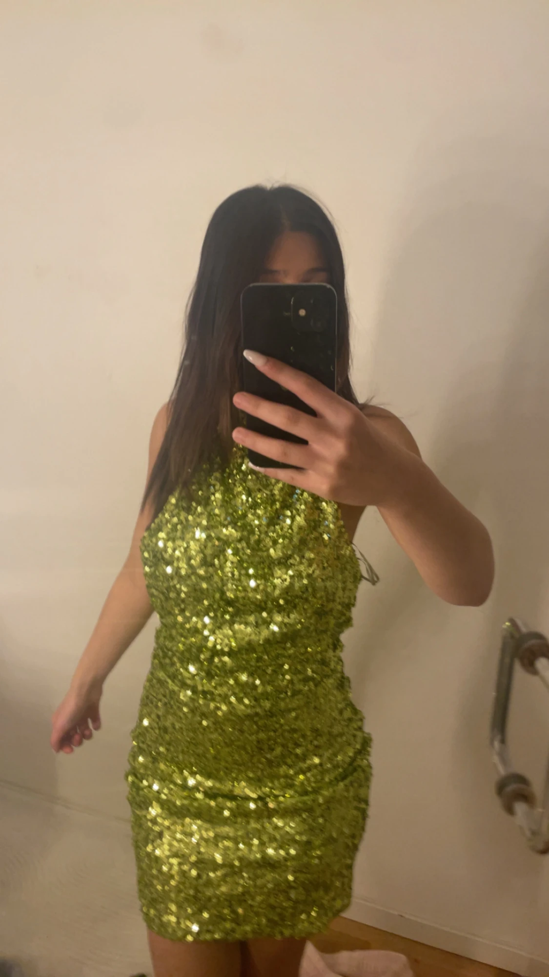 Grön glittrig paljettklänning