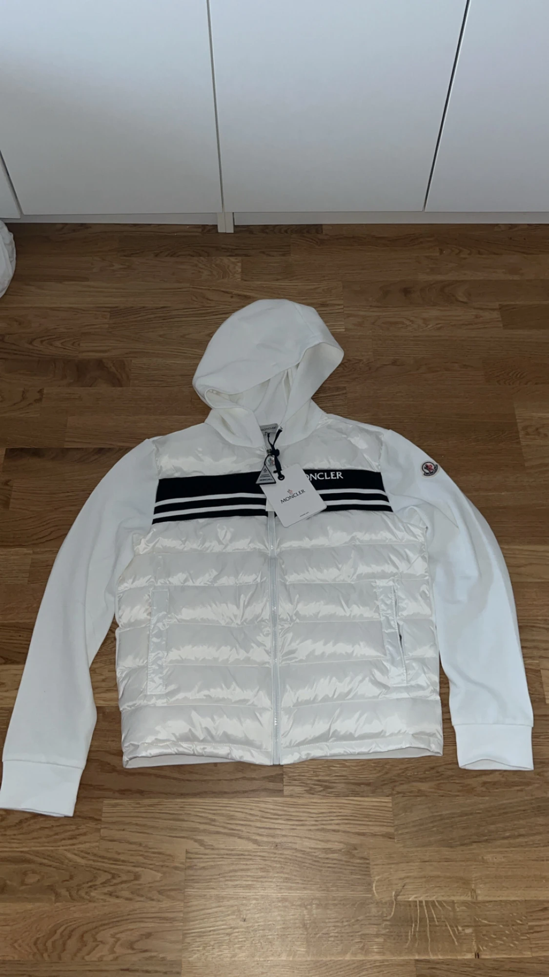 Vit Moncler pufferjacka med huva - 1