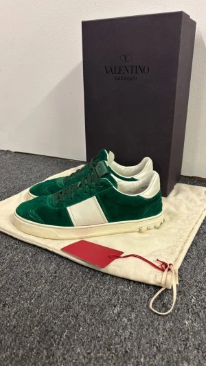 Valentino Flycrew - || Otroligt feta Flycrews || skicket är så bra som det kan vara || priset är fast på dessa || Hör av er vid frågor🤝 ||