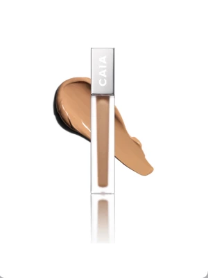 CAIA concealer 4N - Säljer en CAIA concealer i en varm beige ton. Kommer i en stilren, fyrkantig tub och silvrigt lock med CAIA-logga.  Lätt att applicera med smidig applikator. Har bara använt en gång och säljer på grund av att jag köpte fel färg. 