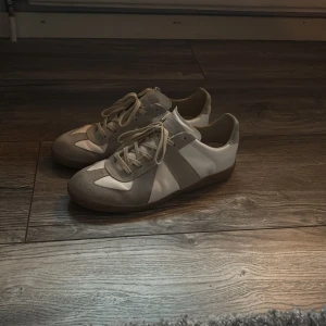 Maison Margiela GATS - Säljer dessa då de inte kommer till användning. Mycket bra skick kan rengöra skorna om du så önskar, pris kan diskuteras vill bli av med de då de bara står.
