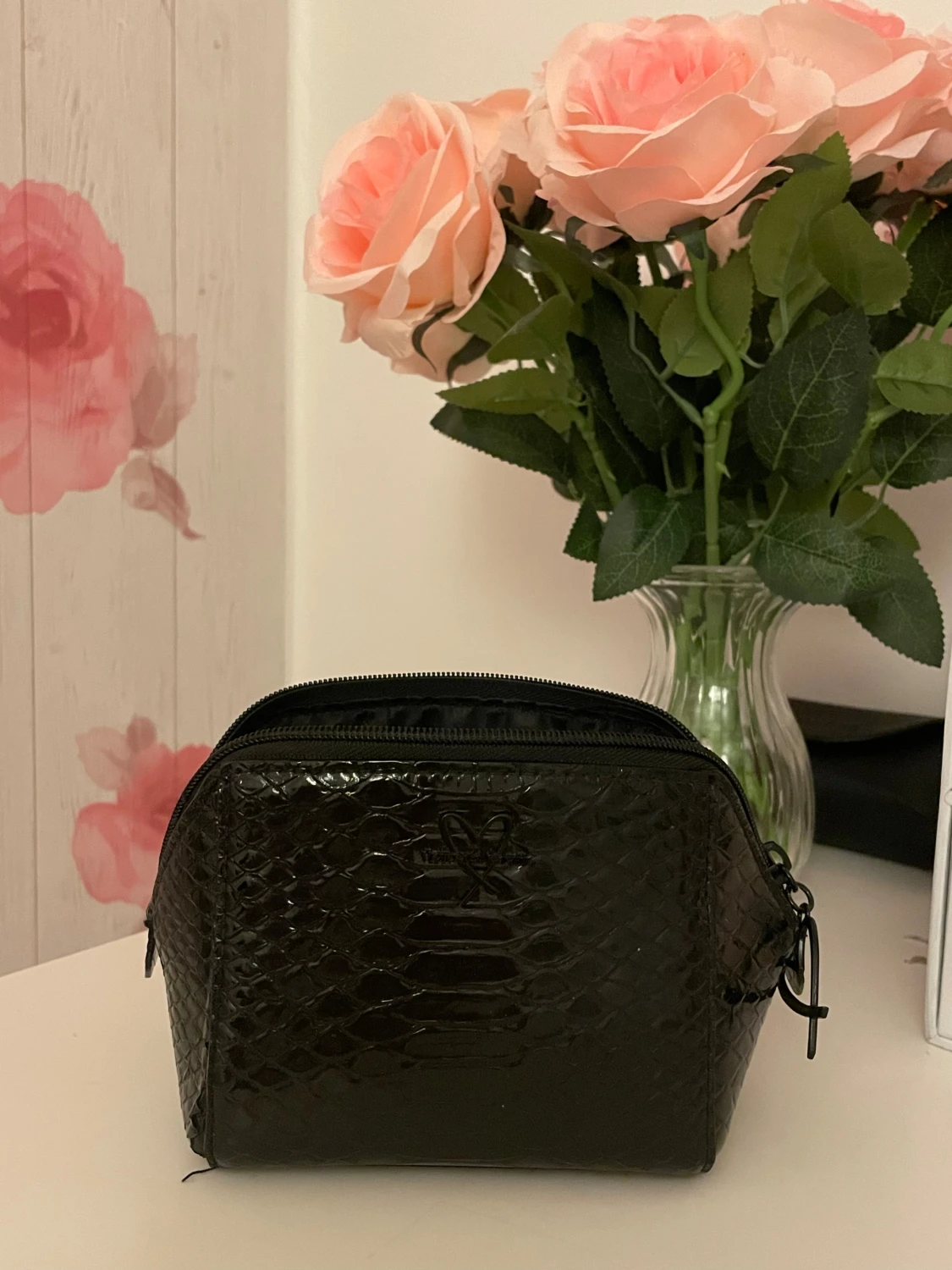 Svart necessär från Victoria's Secret