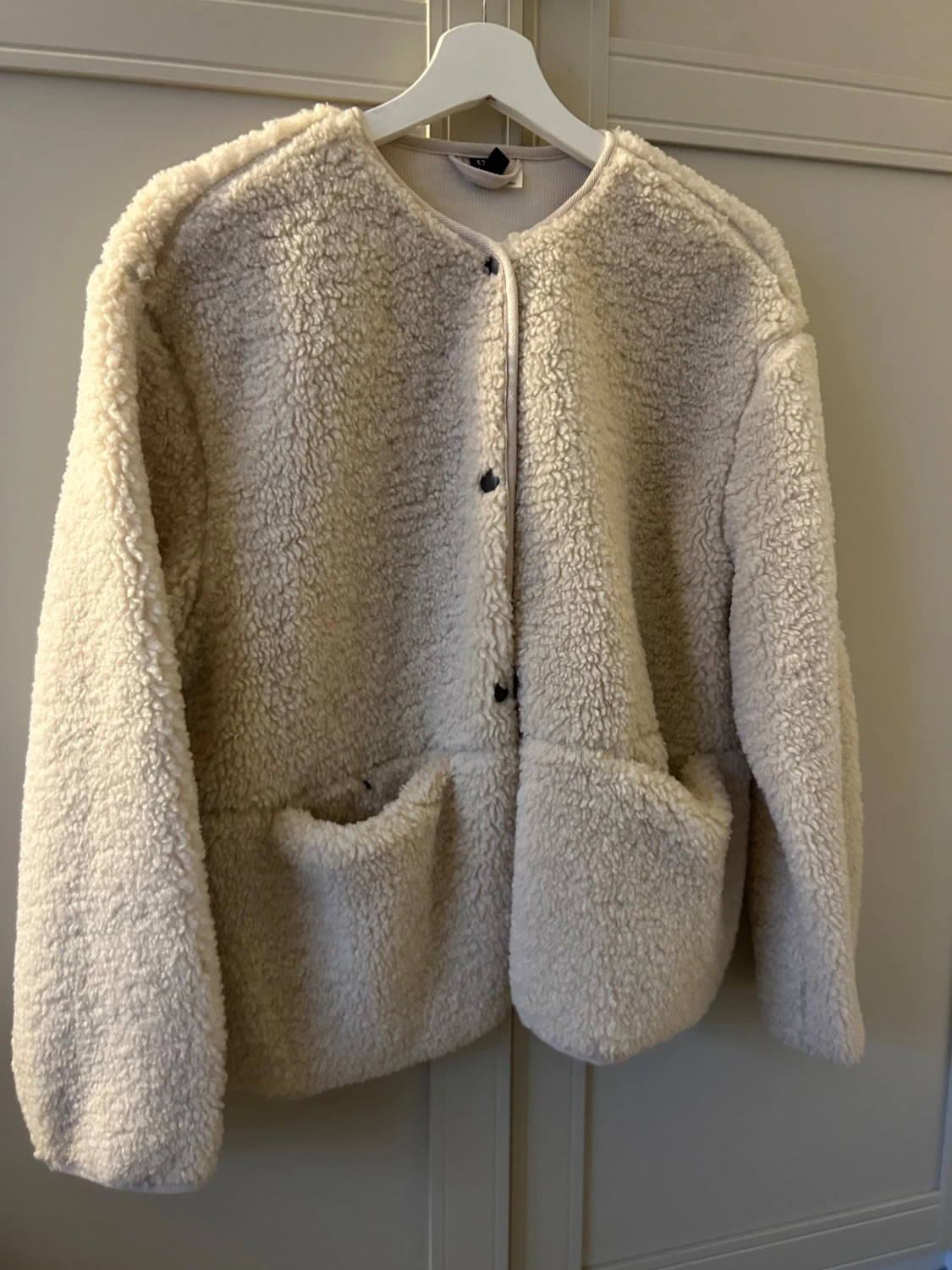 Creme vit teddyjacka 