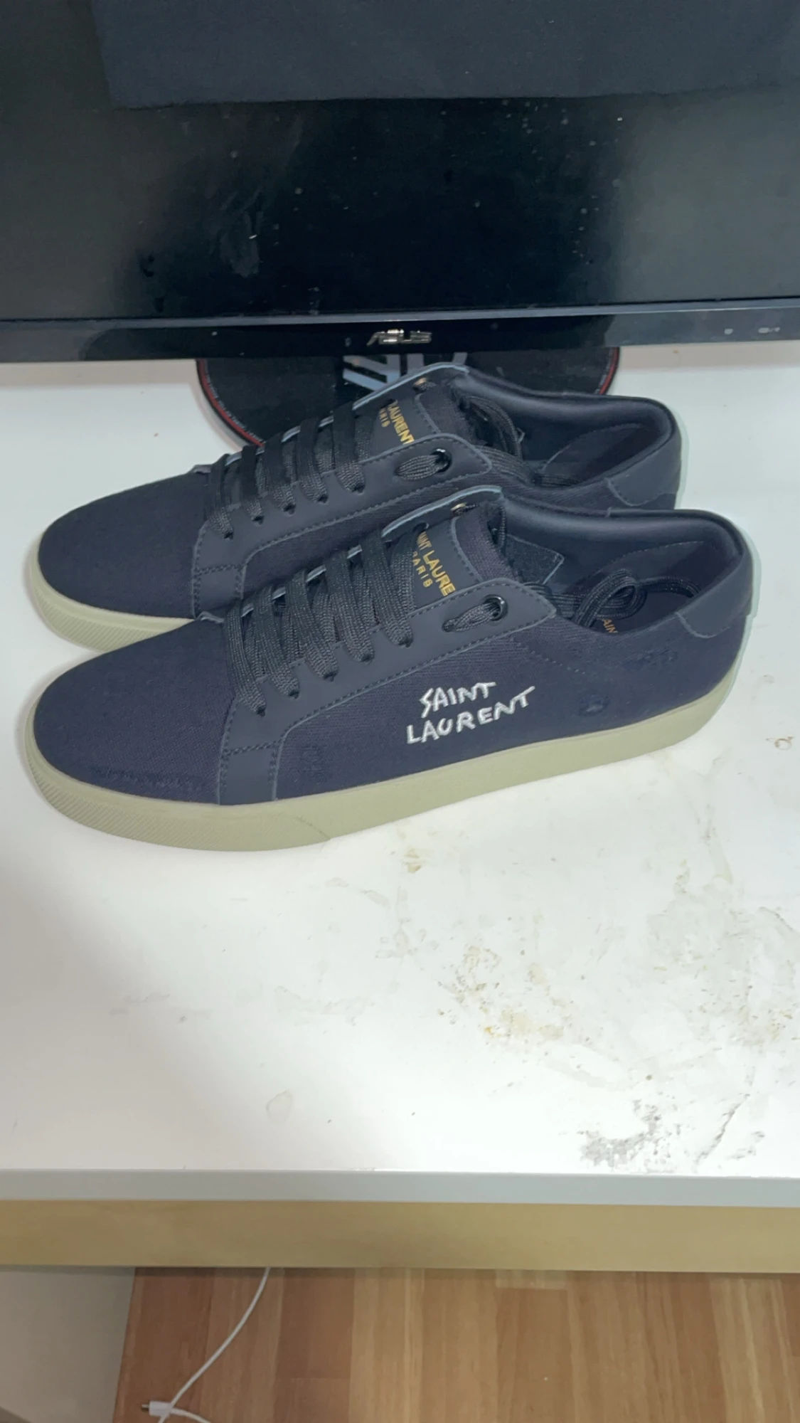Svarta Saint Laurent sneakers