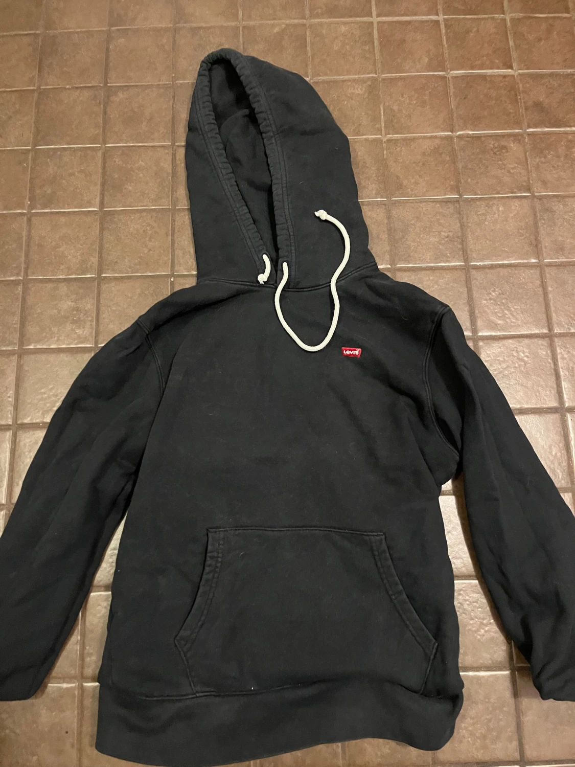 Svart hoodie från Levi's 