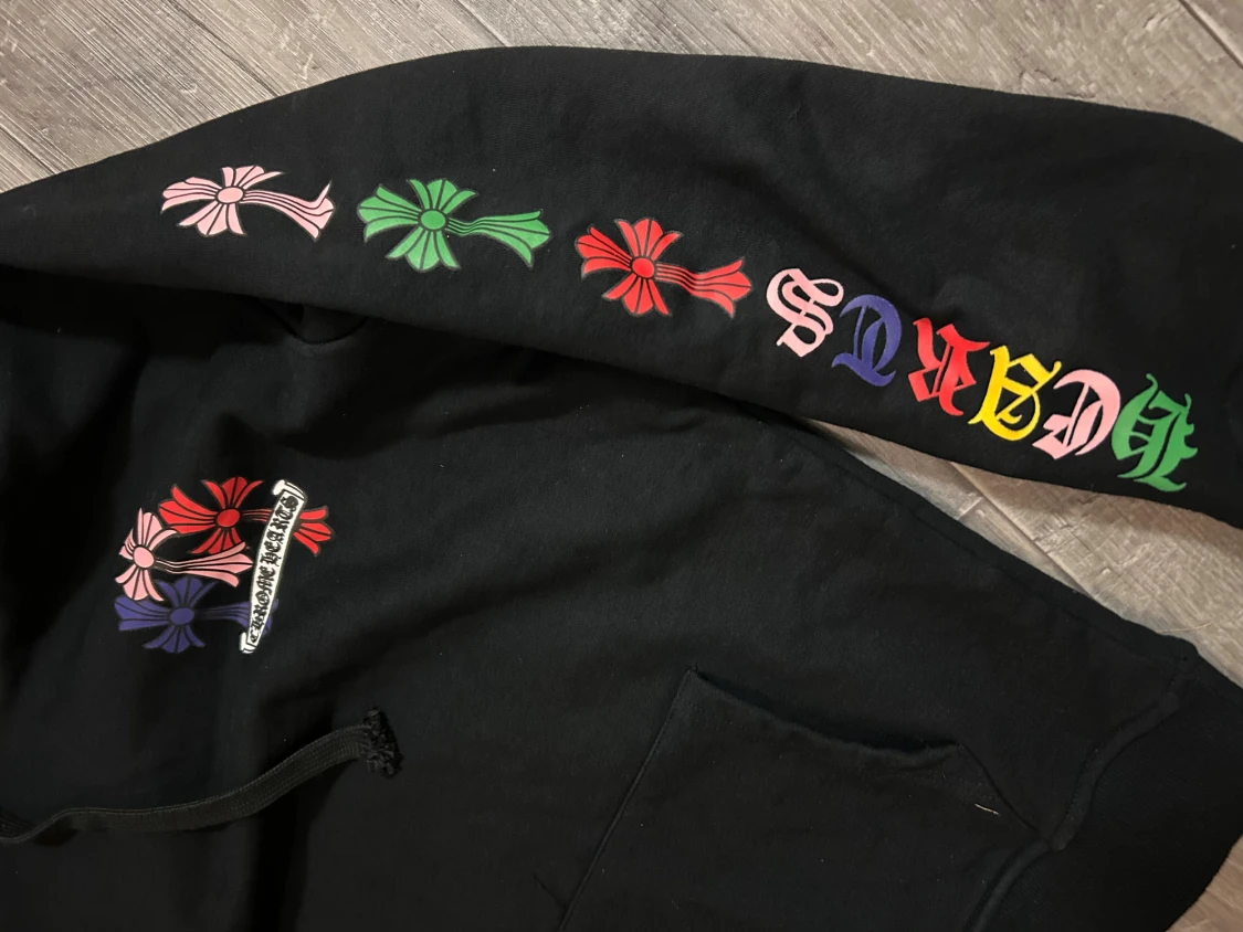 Svart Chrome Hearts hoodie med färgglada kors - 3