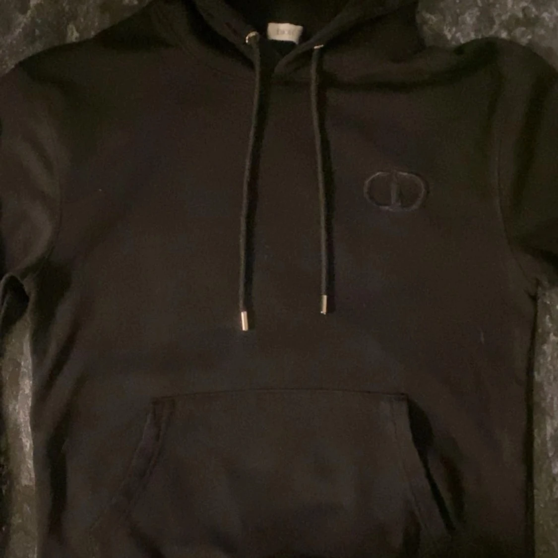 Svart CD hoodie med broderad logga - 1